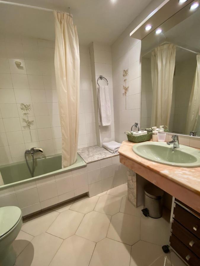 Apartamento Con Piscina En 1ª Linea De Playa En سالو المظهر الخارجي الصورة